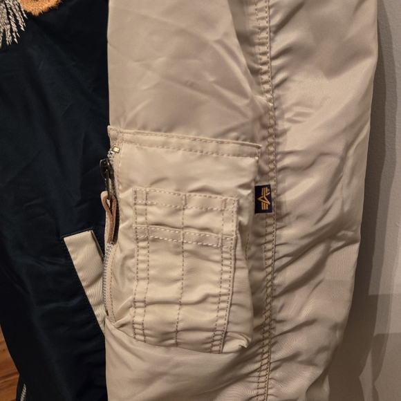 Alpha Industries LTD Edition Reversible Nylon Bomber Jacket Tiger Embroidery - Picture 6 of 15